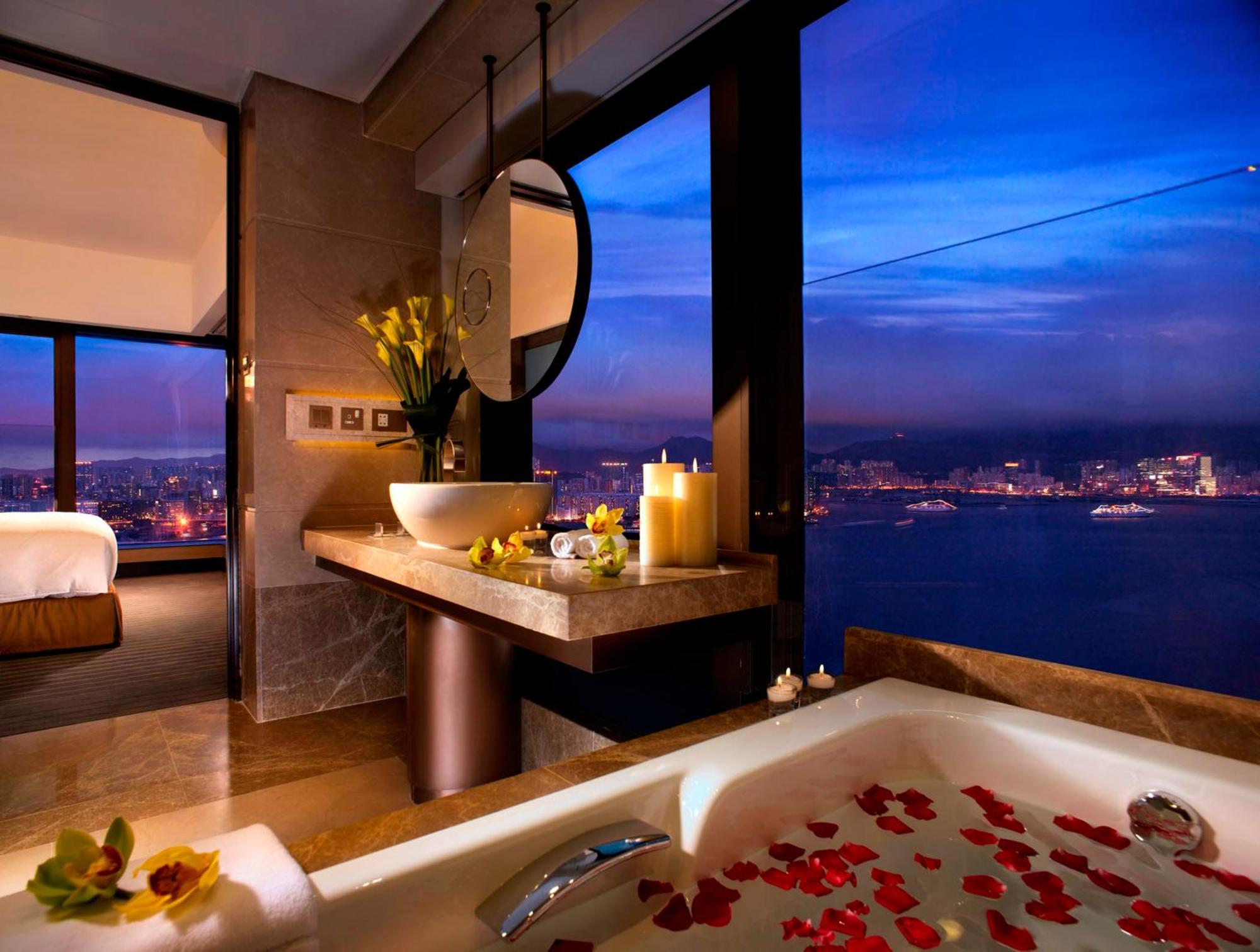 港岛海逸君绰酒店 香港 外观 照片 The bathroom of a suite at the Mandarin Oriental, Hong Kong